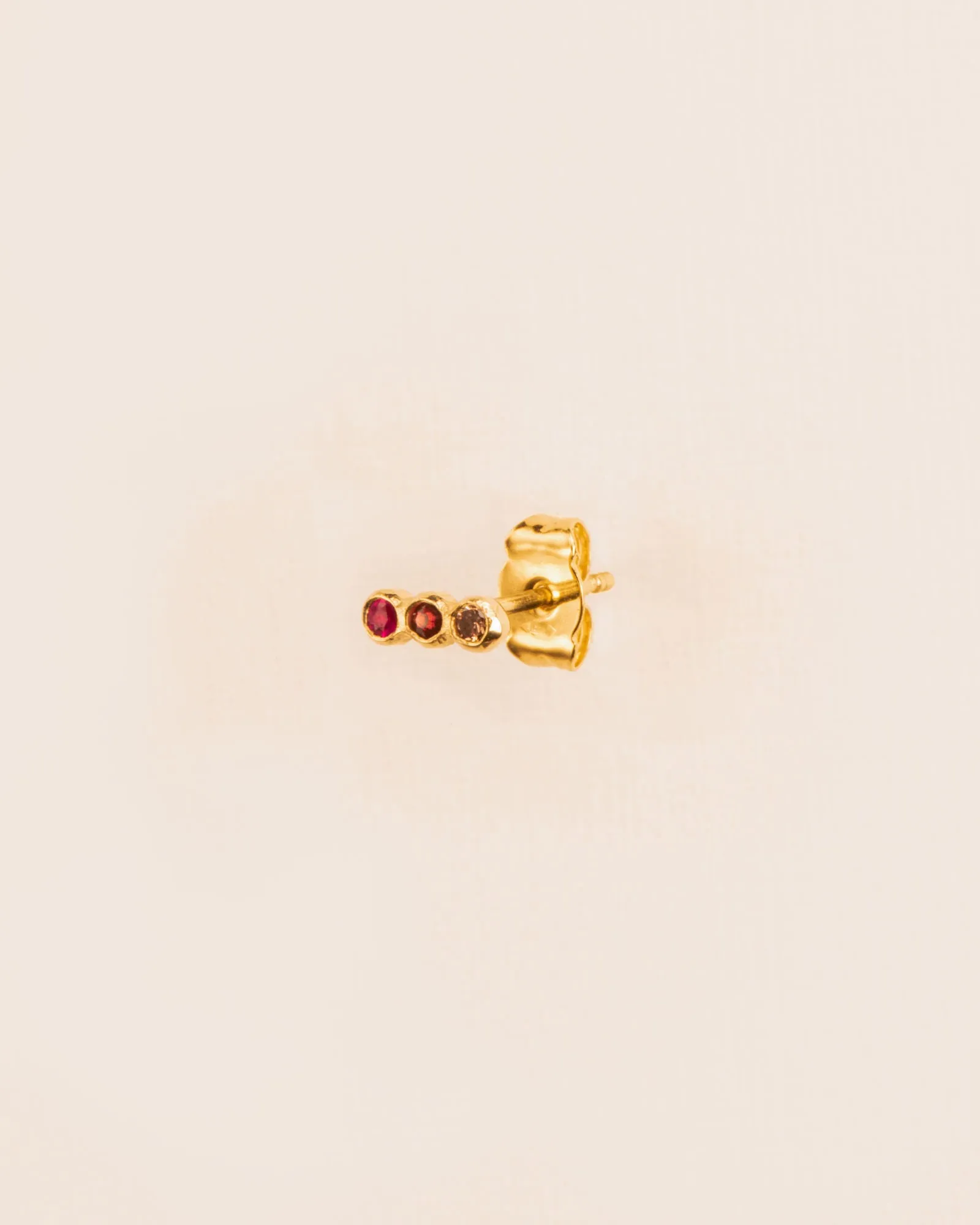 18K Gold Stud w. yellow Diamond, Ruby og Garnet