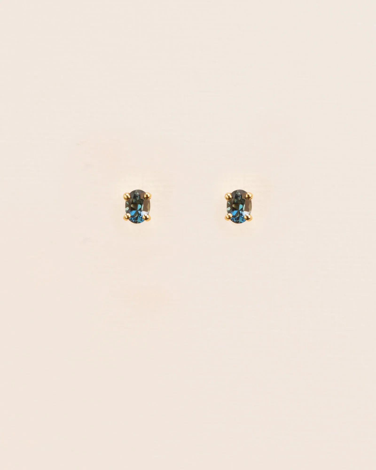 18K Gold Studs w. Blue Topaz