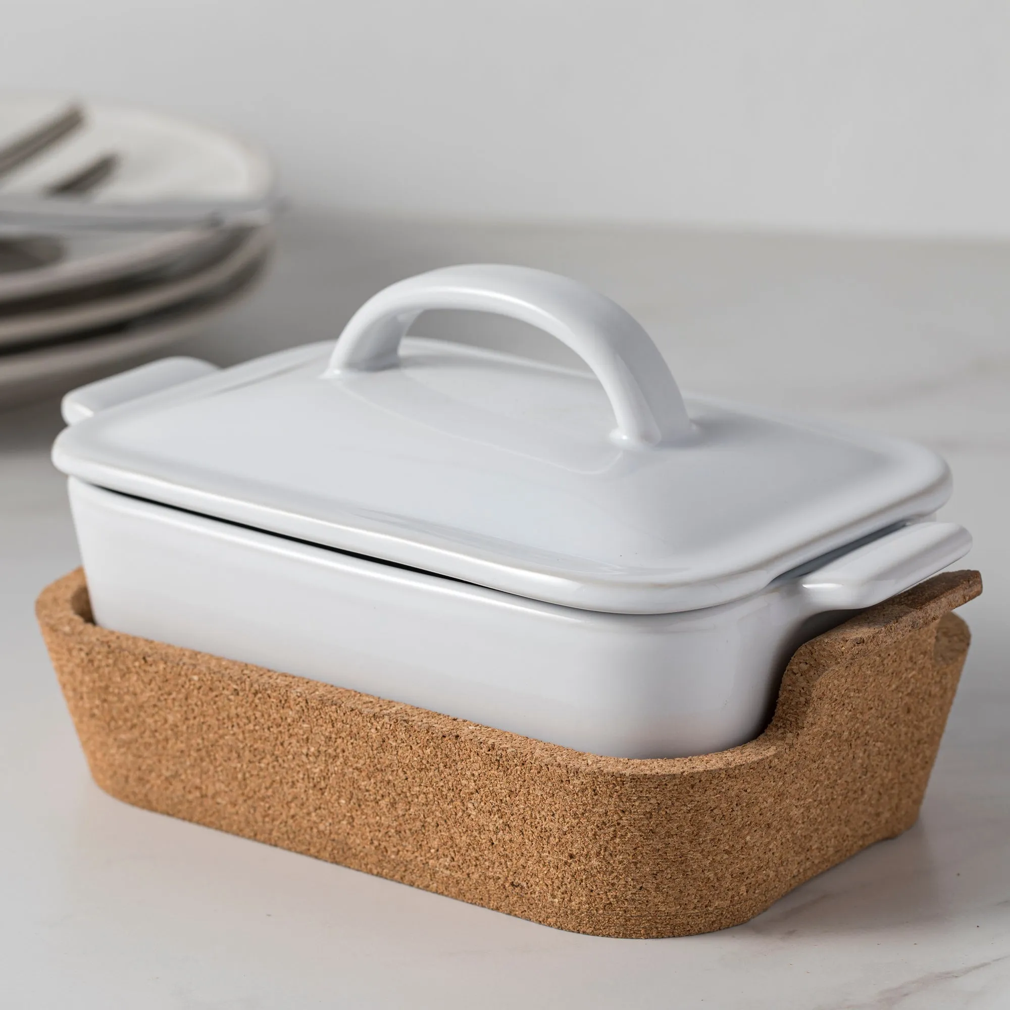 Casafina Ensemble 10" Rectangular White Casserole with Cork Tray