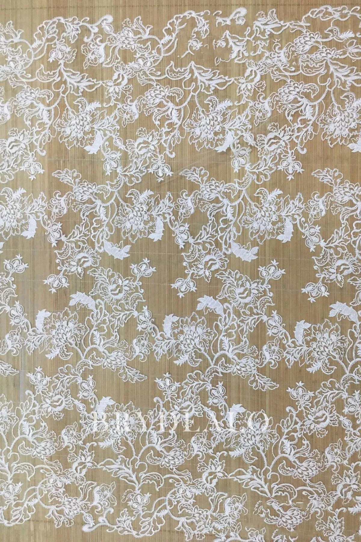 Fashionable Large Embroidered Flower Lace Fabric for Dresses